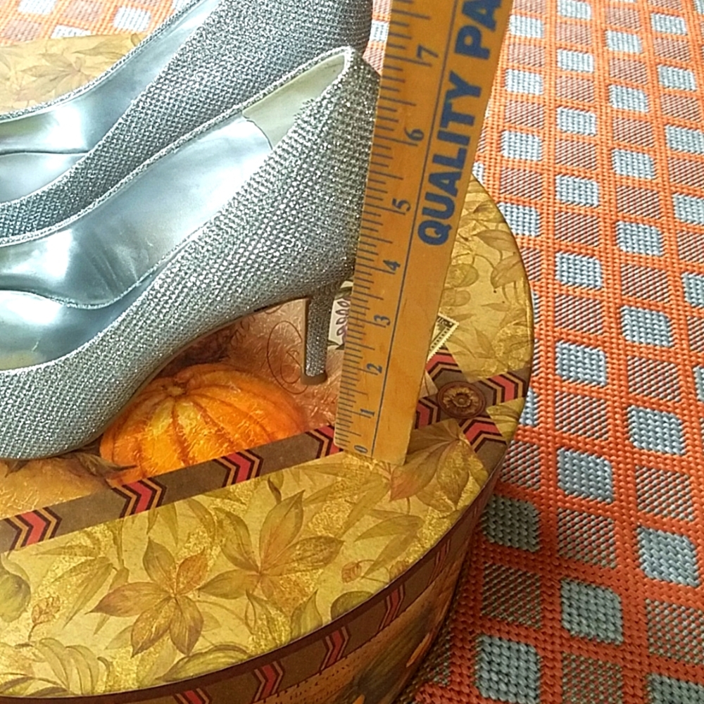 Shoes - Picture 3 of 4
